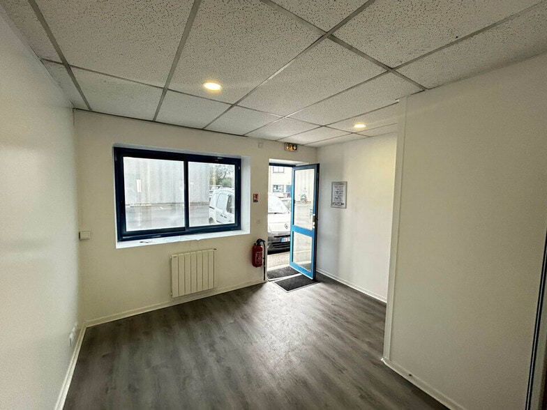 6-8 Rue De La Closerie, Lisses à louer - Photo intérieure - Image 3 de 11