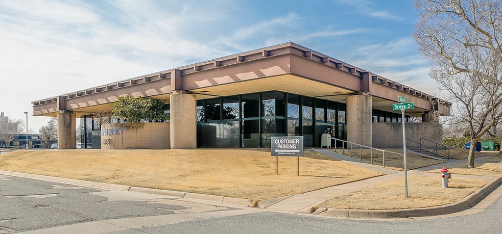 2300 E Lincoln St, Wichita, KS à louer - Photo du bâtiment - Image 2 de 6