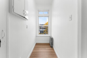 5716 Myrtle Ave, Ridgewood, NY à louer Photo intérieure- Image 2 de 9