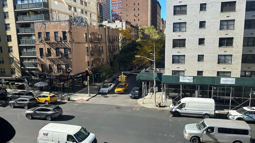 201 E 16th St, New York, NY for lease - Building Photo - Image 2 of 3