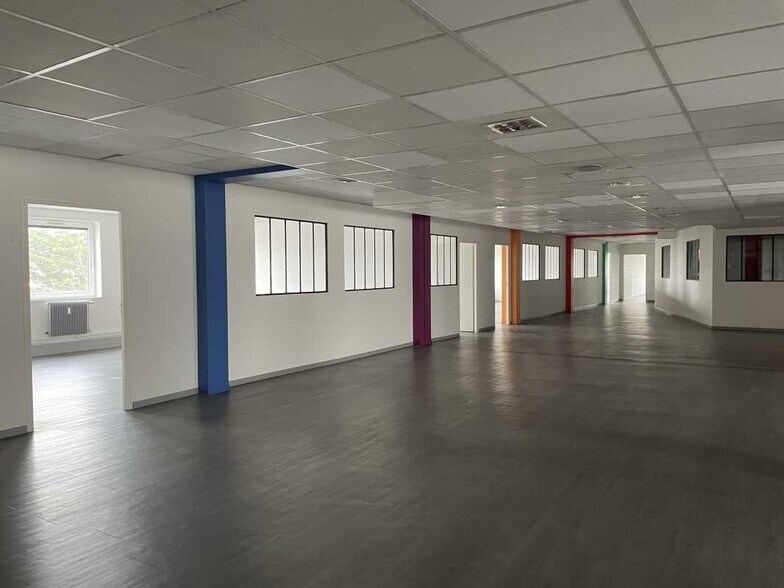 Office in Montreuil for lease - Interior Photo - Image 2 of 7
