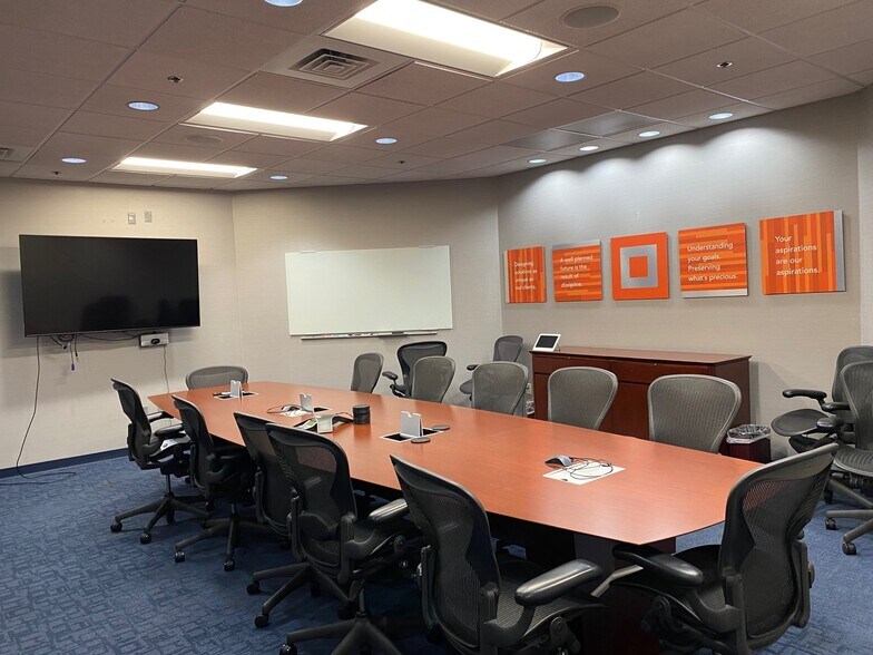 6838 E State St, Rockford, IL à louer - Photo intérieure - Image 2 de 6