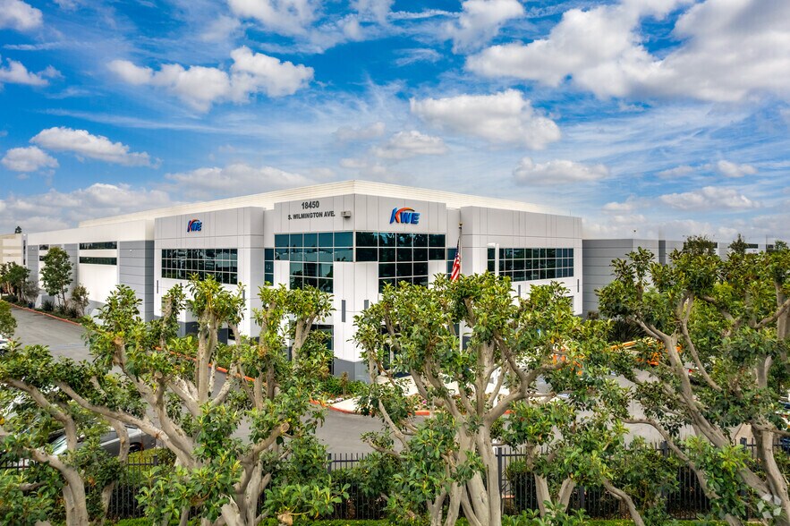 18450 S Wilmington Ave, Rancho Dominguez, CA à louer - Photo principale - Image 1 de 3