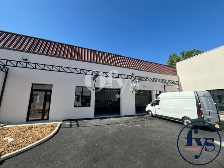 33 Avenue Du Docteur Georges Lévy, Vénissieux à louer - Photo du bâtiment - Image 2 de 7