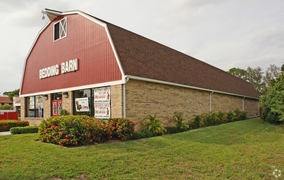 2727 W Hillsboro Blvd, Deerfield Beach, FL à louer - Photo du bâtiment - Image 2 de 3