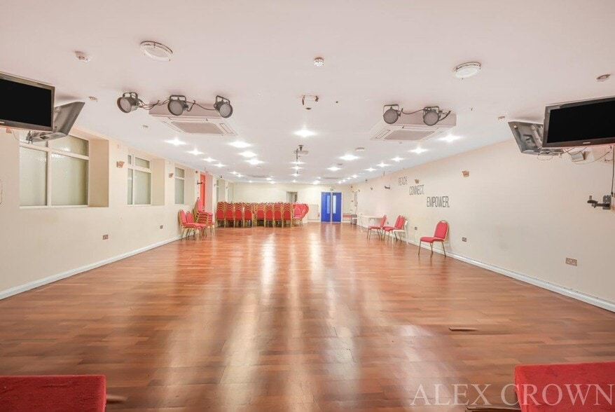 236 Royal College St, London for sale - Interior Photo - Image 2 of 5