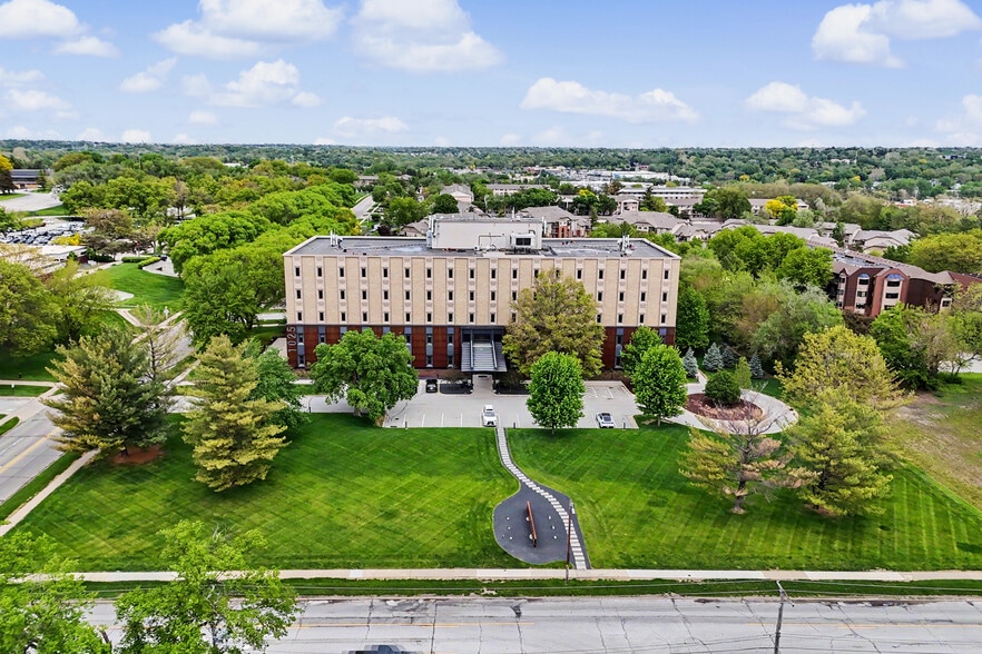 1025 Ashworth Rd, West Des Moines, IA for sale - Building Photo - Image 1 of 11