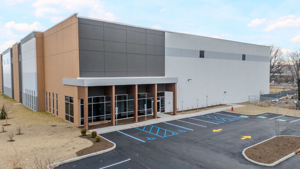 1400 3rd St, Fair Lawn, NJ à louer - Photo du bâtiment - Image 1 de 9