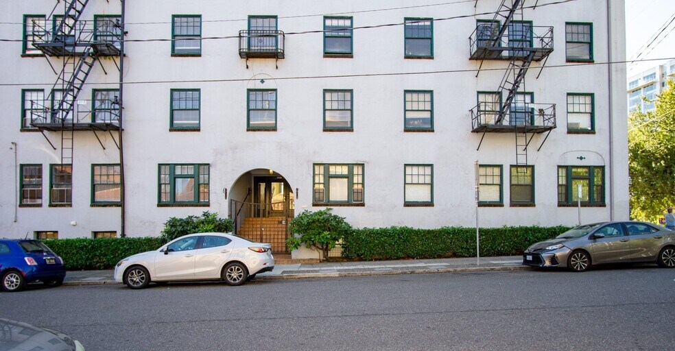 1730 NW Couch St, Portland, OR à vendre - Photo du bâtiment - Image 2 de 12