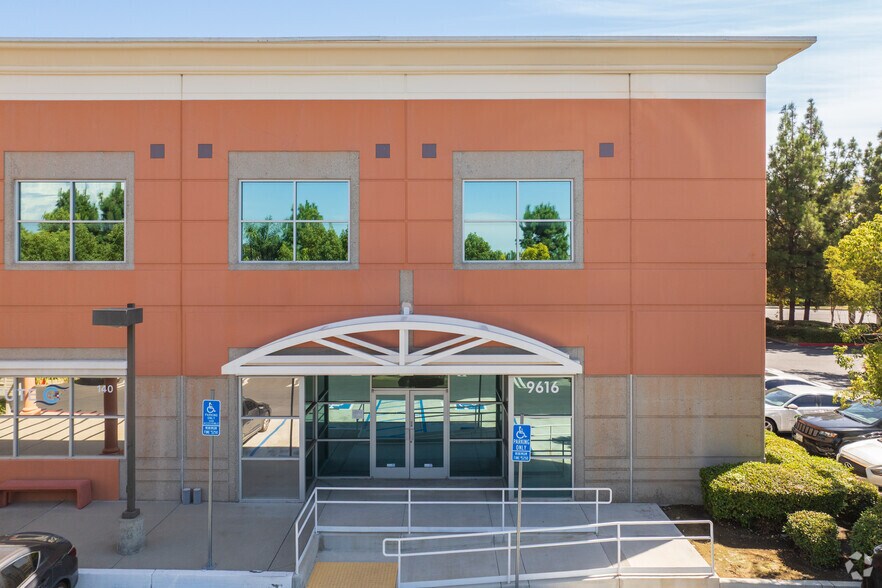 9616 Archibald Ave, Rancho Cucamonga, CA à vendre - Photo du bâtiment - Image 2 de 4