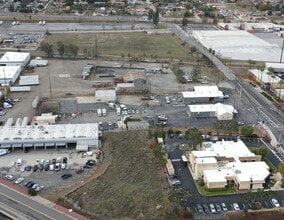 21801 Barton Rd, Grand Terrace, CA à louer Photo du bâtiment- Image 2 de 5
