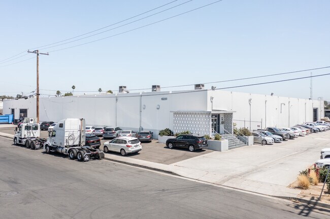 Plus de détails pour 15220 Canary Ave, La Mirada, CA - Industriel à vendre