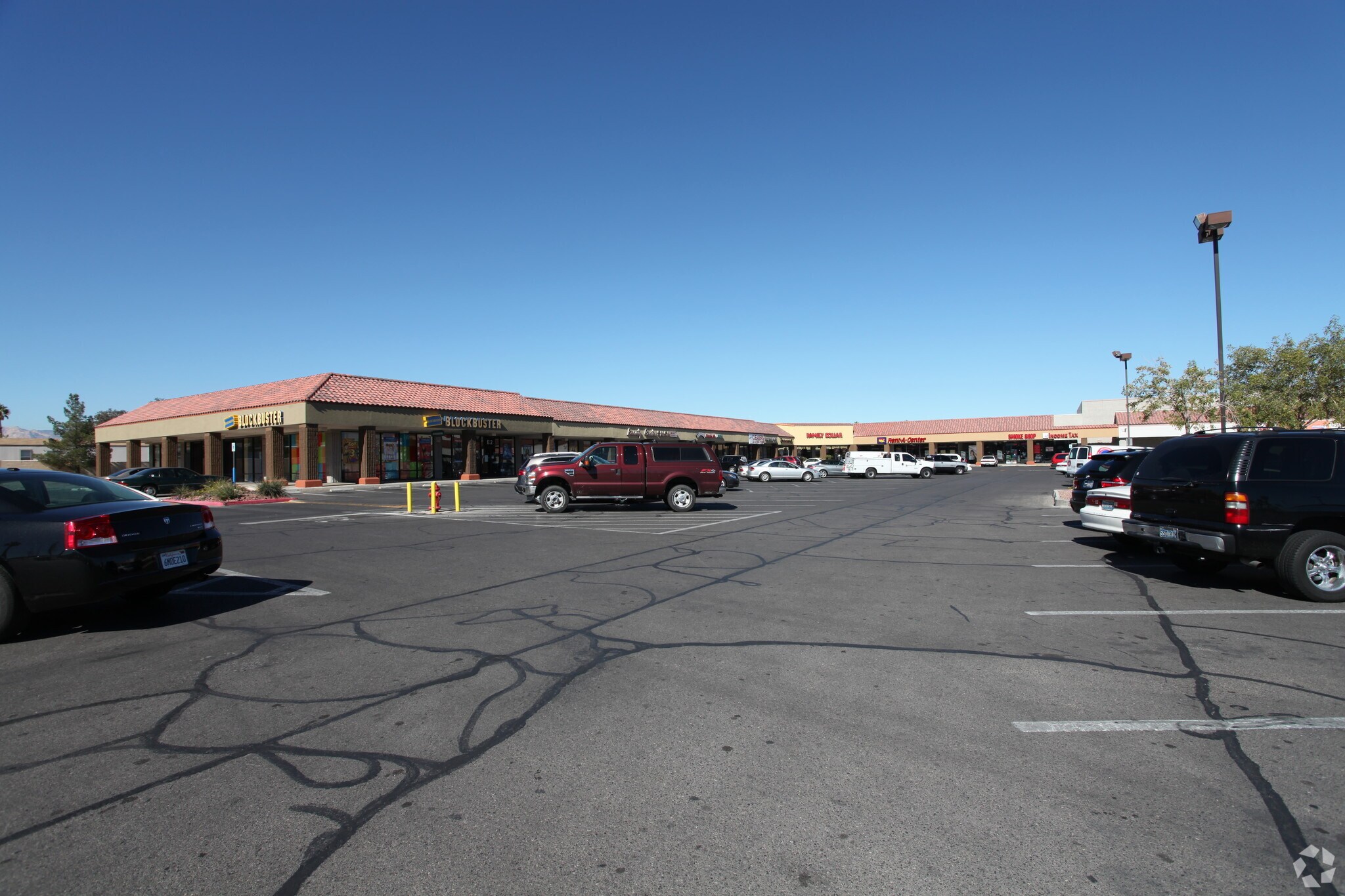 6120-6180 W Tropicana Ave, Las Vegas, NV à louer Photo principale- Image 1 de 8