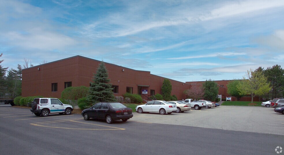 300 Myles Standish Blvd, Taunton, MA à louer - Photo du bâtiment - Image 2 de 7