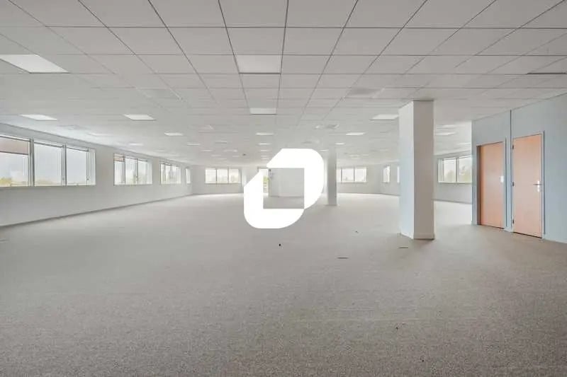 Office in Villepinte for lease Building Photo- Image 1 of 14