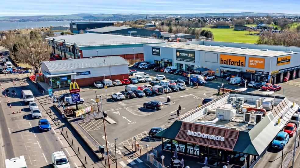 Portfolio of 3 properties for sale on LoopNet.ca - Building Photo - Image 2 of 6