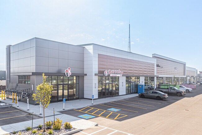 Plus de détails pour 3555 Gateway Blvd NW, Edmonton, AB - Commerce de détail à louer