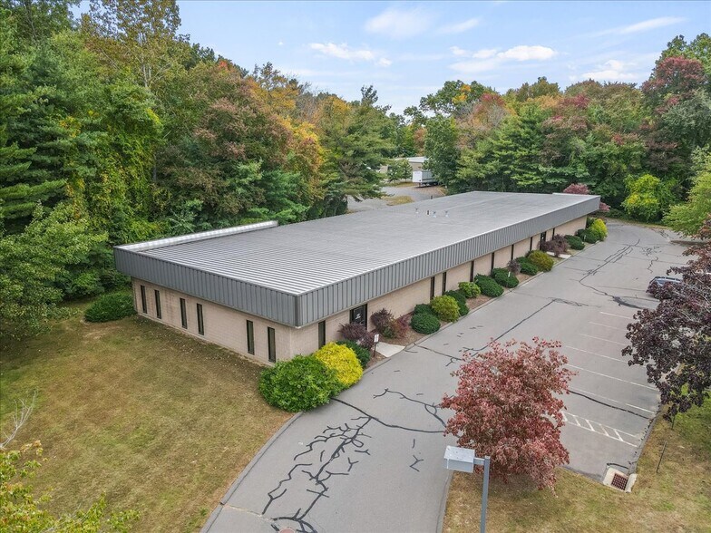 7 Annginna Dr, Enfield, CT for sale - Building Photo - Image 1 of 1