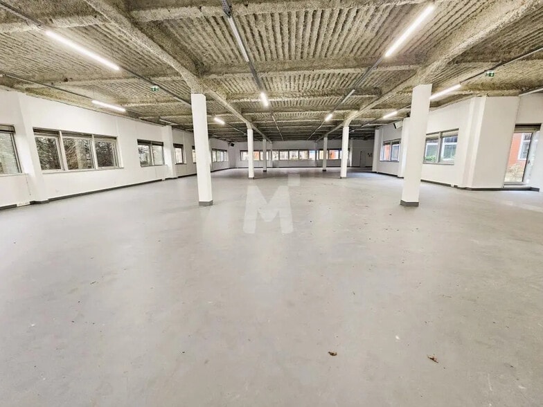 Office in Les Ulis for lease - Interior Photo - Image 3 of 12