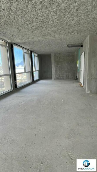 Office in Le Pont-de-Claix for sale - Interior Photo - Image 2 of 4