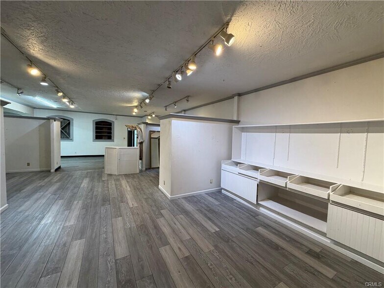 3940 Main St, Kelseyville, CA à vendre - Photo du bâtiment - Image 2 de 7