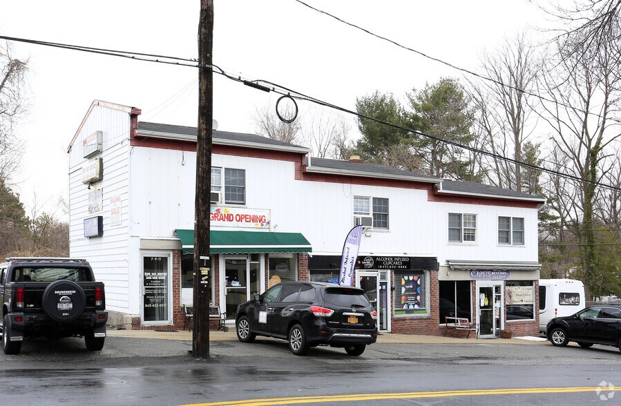 1-11 Veterans Pky, Pearl River, NY à louer - Photo du bâtiment - Image 2 de 4