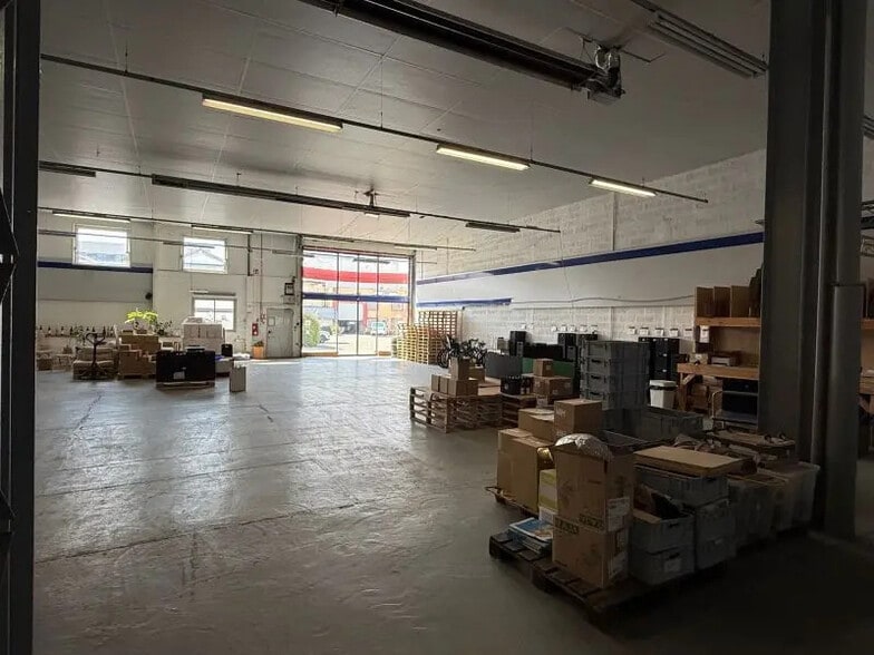 Office in Lyon for lease - Interior Photo - Image 3 of 14