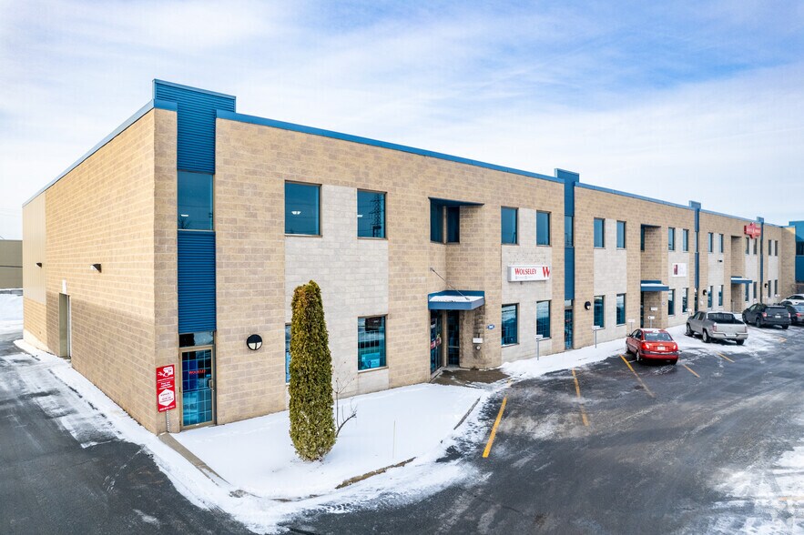 800-860 Rue Jean-Neveu, Longueuil, QC à louer - Photo du bâtiment - Image 2 de 9