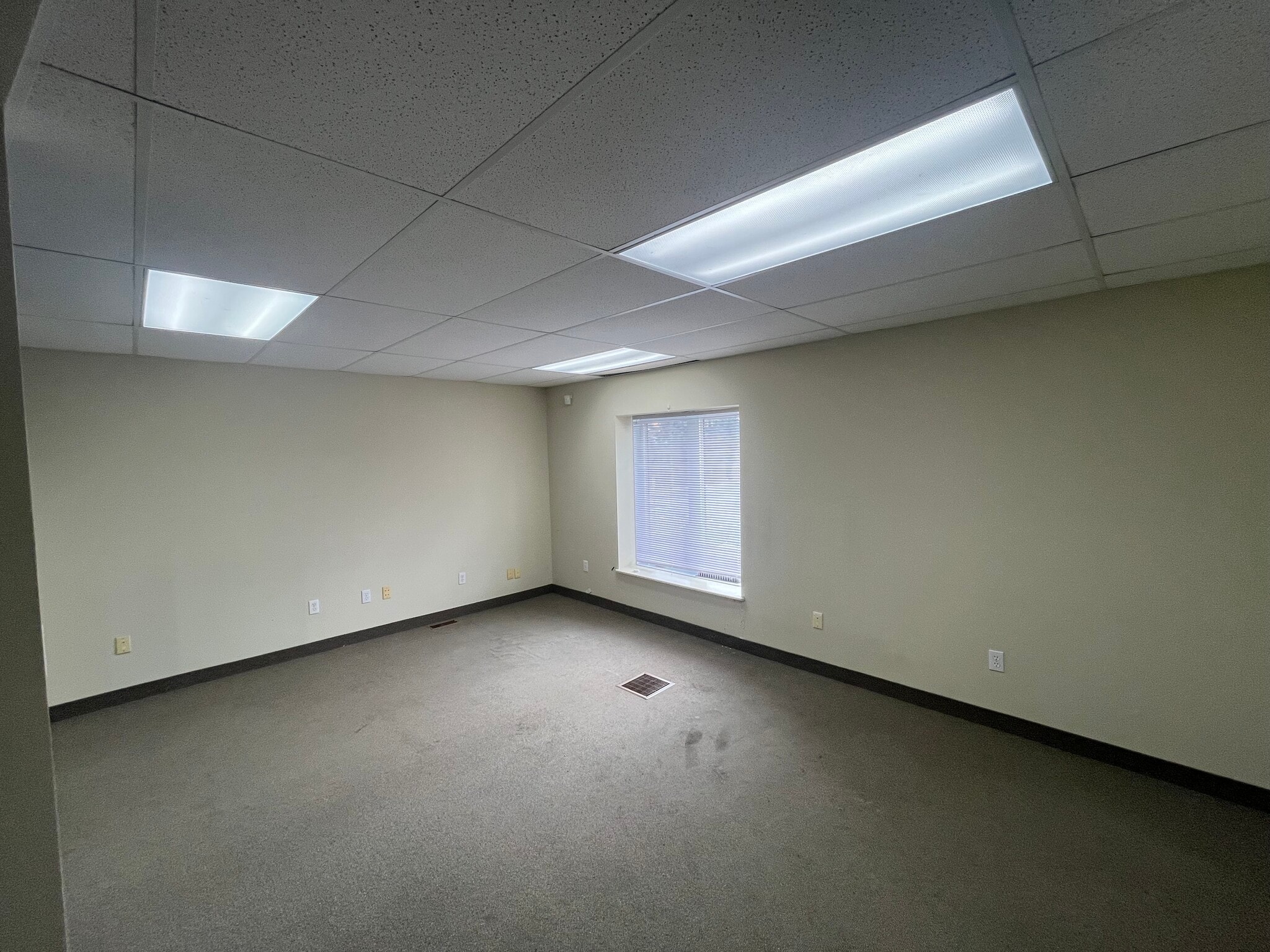 58 Antares Dr, Nepean, ON for lease Interior Photo- Image 1 of 10