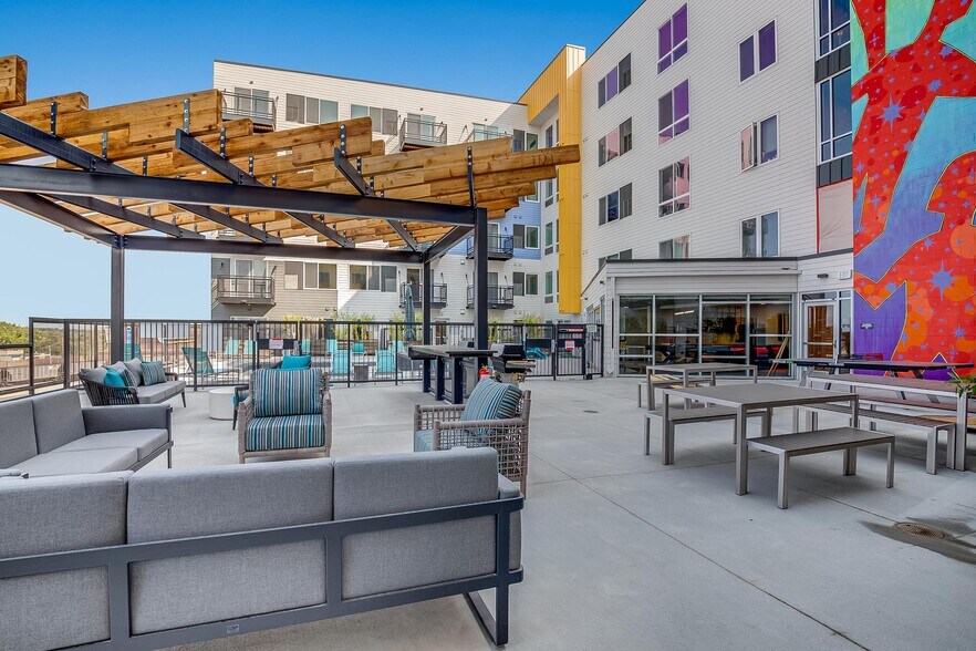 2065 S Cherokee St, Denver, CO à louer - Photo du bâtiment - Image 3 de 35