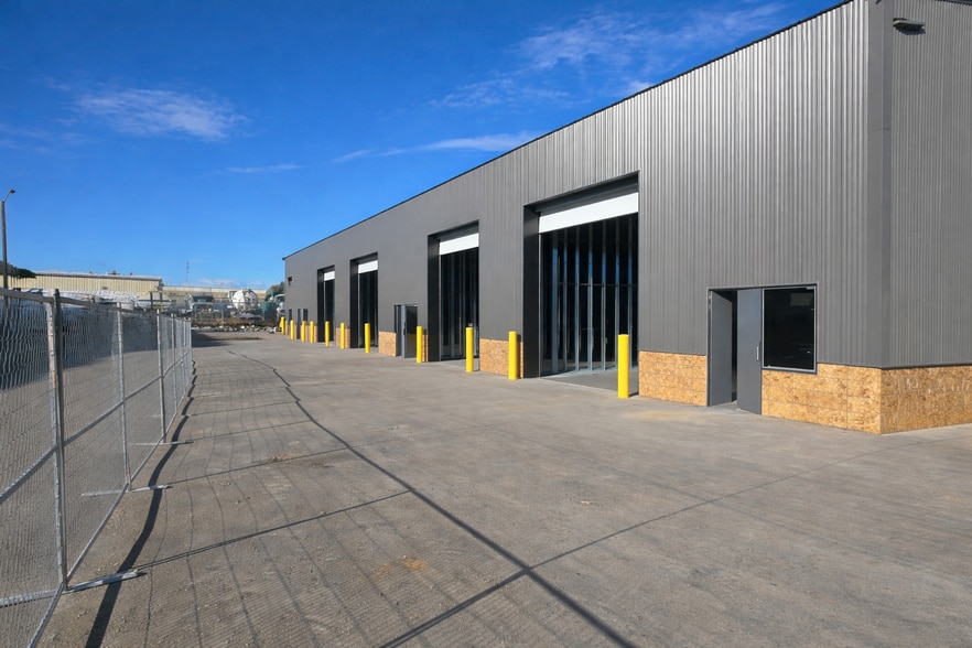14 Griffin Industrial Pt, Cochrane, AB for lease - Primary Photo - Image 1 of 8