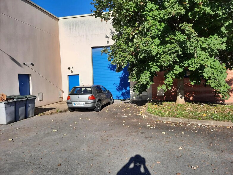 Flex dans Moissy-Cramayel à louer - Photo du bâtiment - Image 3 de 4