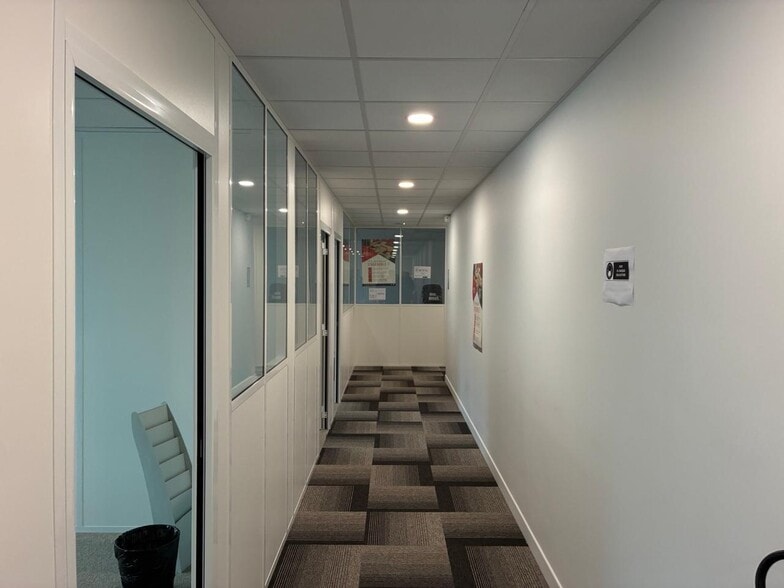 Office in Noisy-le-Grand for lease - Building Photo - Image 3 of 18