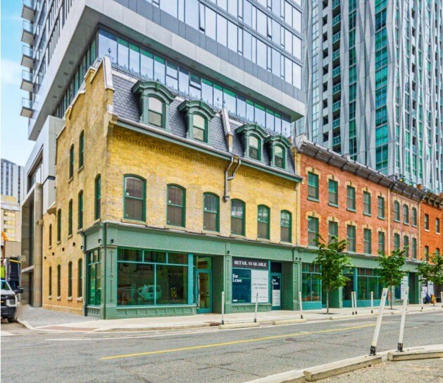 826-830 Yonge St, Toronto, ON à louer - Photo du bâtiment - Image 1 de 3