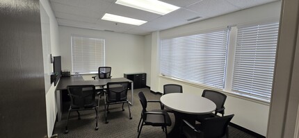 271-285 E Helen Rd, Palatine, IL à louer Photo intérieure- Image 2 de 5