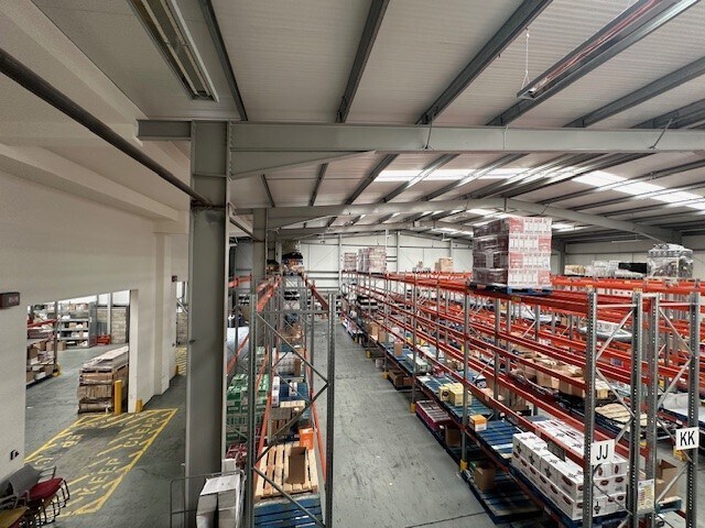 Cliftonhall Rd, Newbridge for lease - Interior Photo - Image 3 of 16