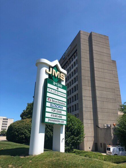 3130 Executive Pky, Toledo, OH à louer - Photo du bâtiment - Image 2 de 13