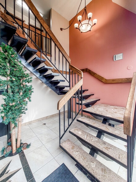 200 W Parrish Ln, Centerville, UT à louer - Photo du bâtiment - Image 3 de 16