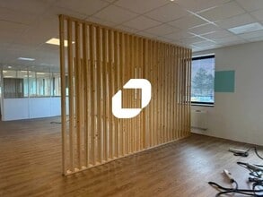 Office in SAINT-OUEN-L'AUMONE for lease Interior Photo- Image 2 of 5