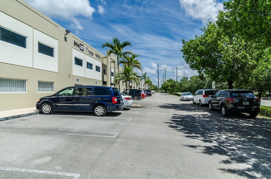 10800 NW 21st St, Miami, FL à vendre - Photo du bâtiment - Image 3 de 67