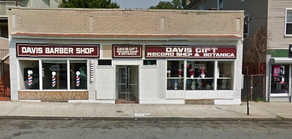 651 E Main St, Waterbury, CT for sale - Building Photo - Image 2 of 4
