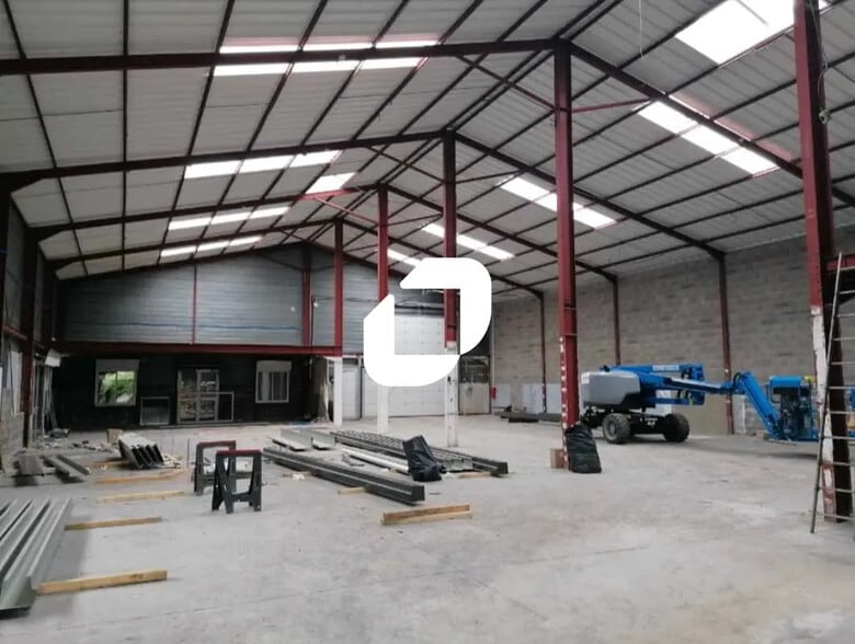 490 Rue Benoit Mulsant, Villefranche-sur-Saône for lease - Building Photo - Image 2 of 10