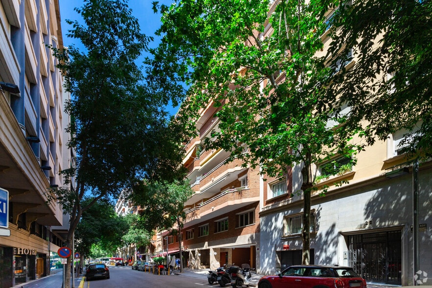 Retail in Barcelona, Barcelona for lease - Primary Photo - Image 1 of 5