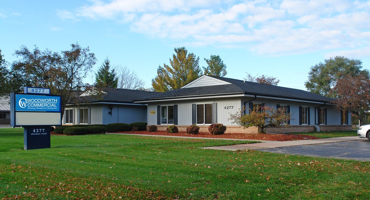 4277 Okemos Rd, Okemos, MI à louer Photo du bâtiment- Image 1 de 11