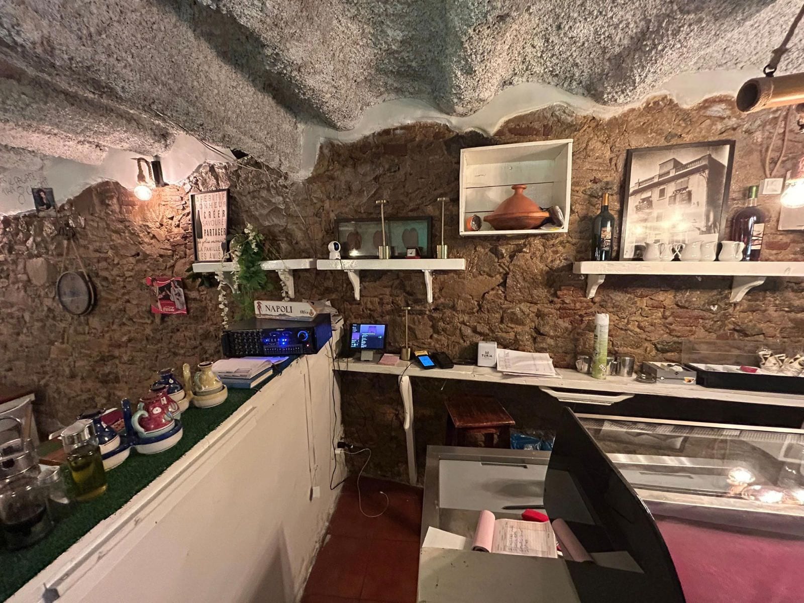 Retail in Barcelona, Barcelona for lease Interior Photo- Image 1 of 25