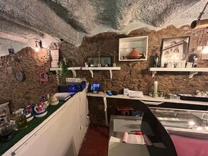 Retail in Barcelona, Barcelona for lease Interior Photo- Image 1 of 25