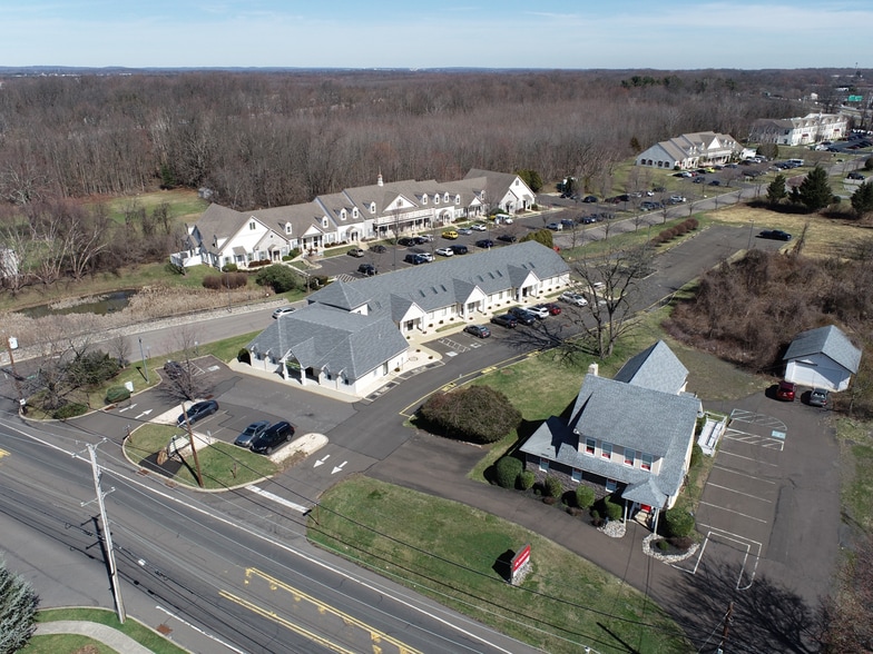 668 Woodbourne Rd, Langhorne, PA for lease - Primary Photo - Image 1 of 7