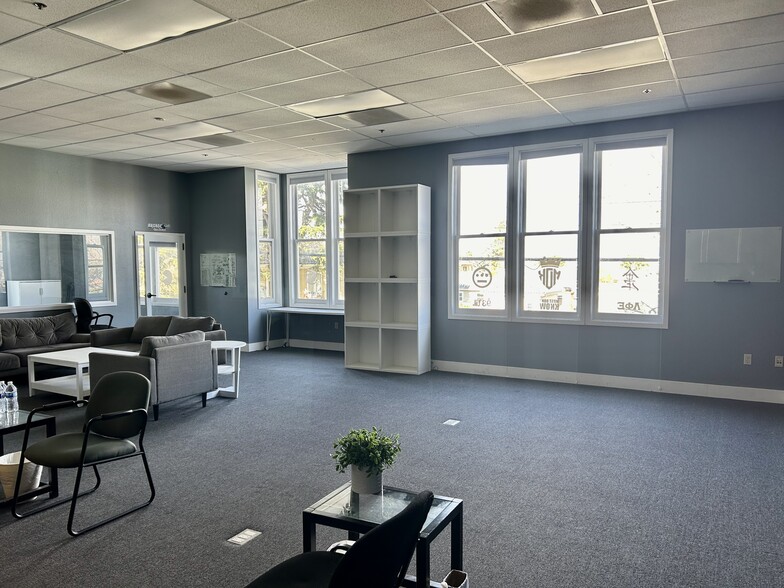 3902-3920 Smith St, Union City, CA à louer - Photo du bâtiment - Image 2 de 14