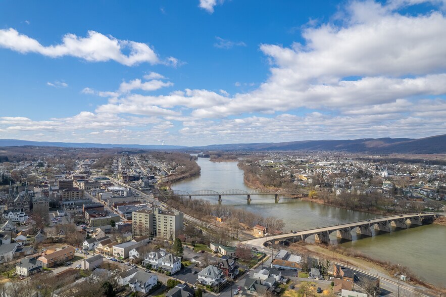 2 S Main St, Pittston, PA à louer - Aérien - Image 3 de 20
