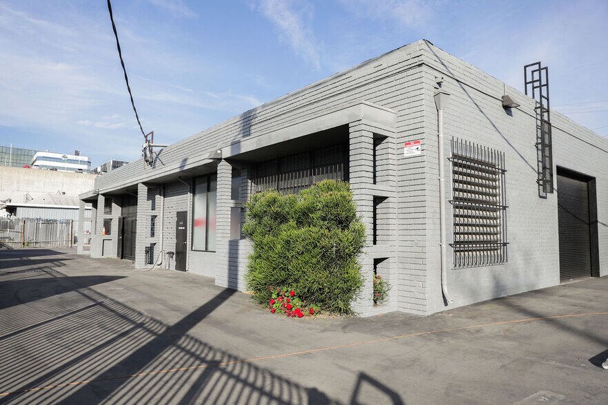 10311 S La Cienega Blvd, Los Angeles, CA à vendre - Photo du bâtiment - Image 2 de 10